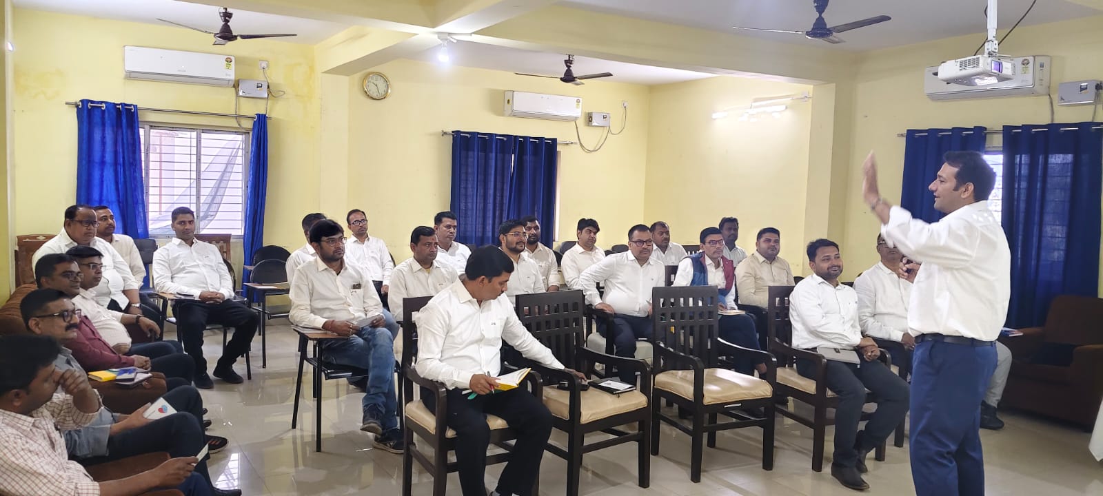 Sagar Amlani facilitating a session with JMS Mining leaders
